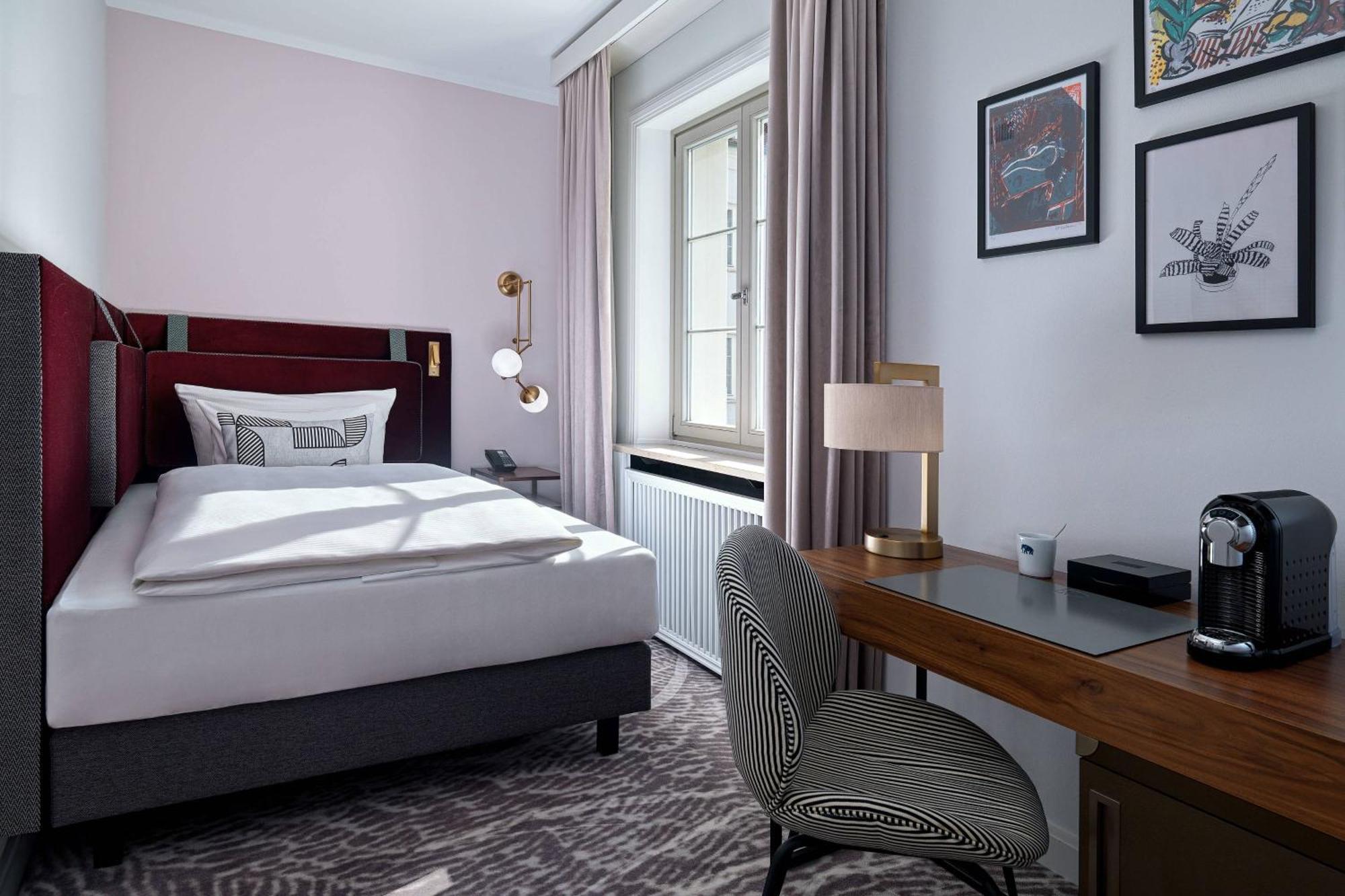 Hotel Elephant Weimar, Autograph Collection Exterior foto A room at the Hotel Axelmannstein